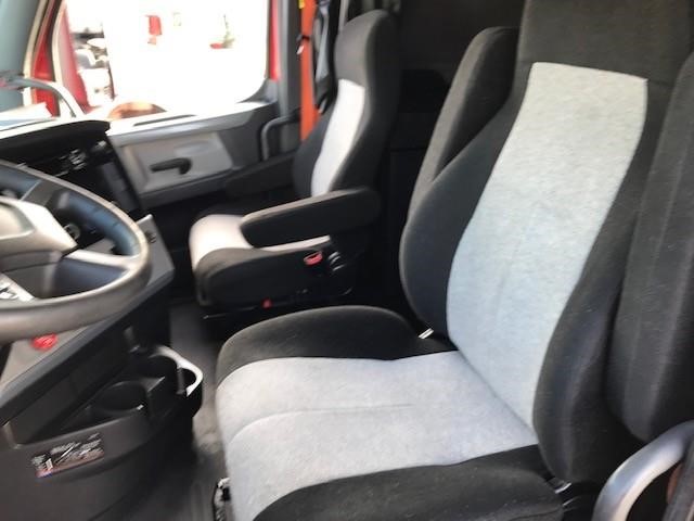 2019 FREIGHTLINER CASCADIA 126 8045611977