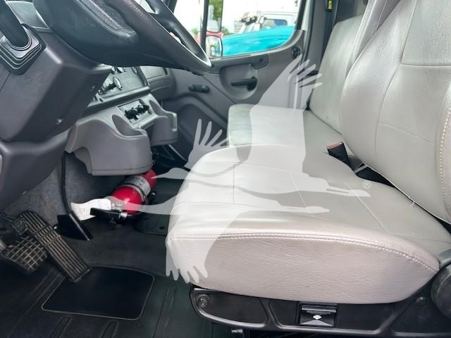 2019 FREIGHTLINER BUSINESS CLASS M2 106 9054105277
