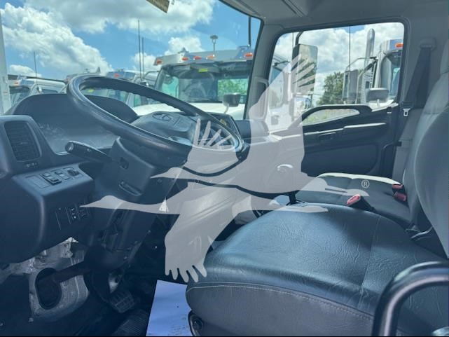 2020 HINO 268 9072412075