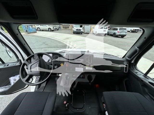 2025 FREIGHTLINER BUSINESS CLASS M2 106 PLUS 9049529988